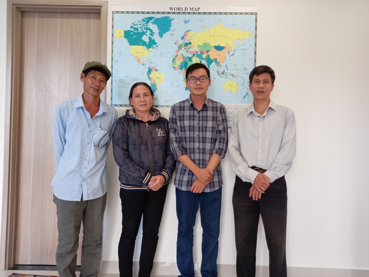 Gia đình kỹ sư Trần Quốc Thái gặp tư vấn tại văn phòng về kỹ sư thực phẩn đi Nhật